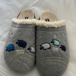 Women’s Lands End slippers